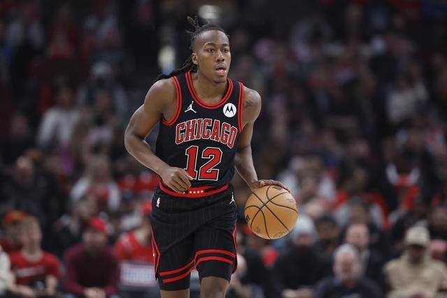 字母32+14+9特雷杨35+10 雄鹿险胜老鹰进决赛